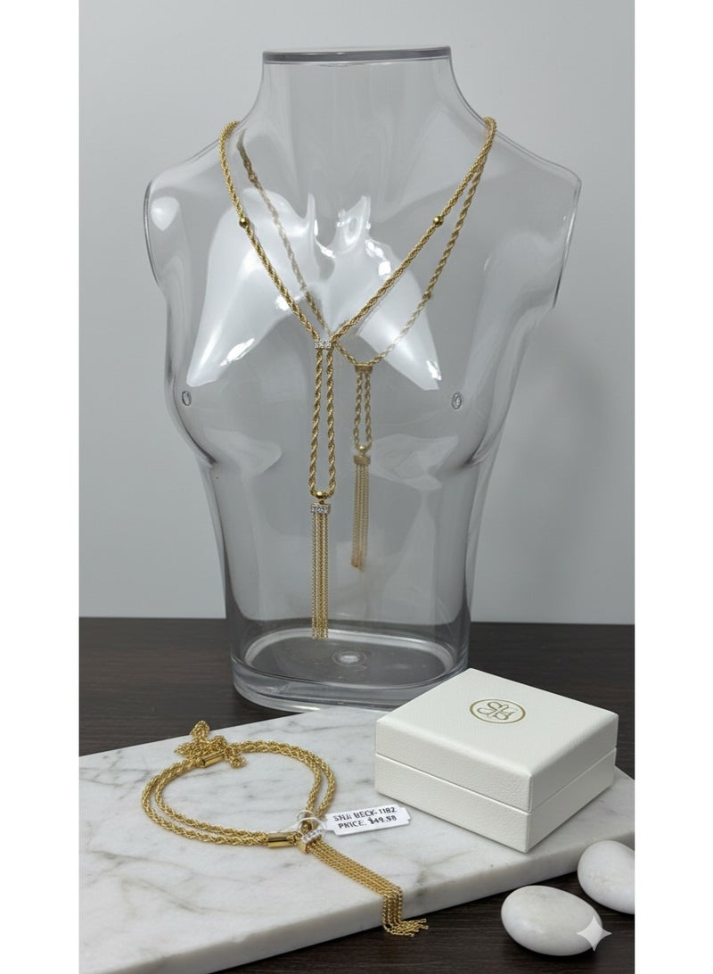 ورد سلسلة ذهبية فاخرة من الستانلس ستيل بتصميم طويل مع دلاية مرصعة بالكريستال. - Image 2